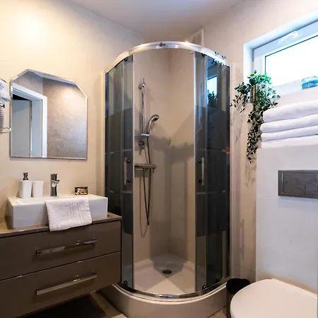 Feriehus Piaskowa11 Palm & Wellness - Basen, Jacuzzi, Balia, Sauna, Egzotyczne Papugi Ara Łeba
