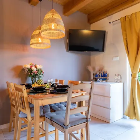 Piaskowa11 Palm & Wellness - Basen, Jacuzzi, Balia, Sauna, Egzotyczne Papugi Ara * Łeba